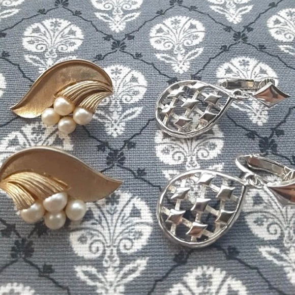 Vintage Trifari Earrings Pearls & Drops - Picture 6 of 6